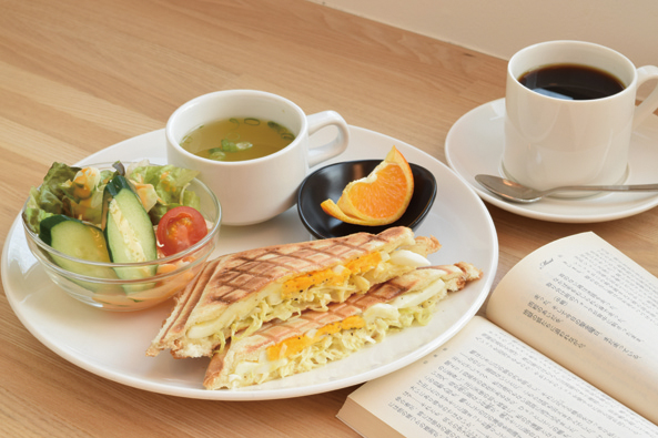 『Cafe 栞』本と珈琲と紅茶を楽しめるカフェがOPEN！