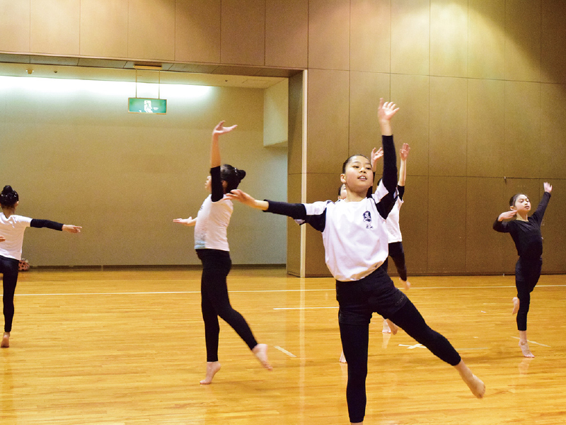「NPO法人 たかまつ新体操教室」楽しく体を動かしながら柔軟性やリズム感が養える