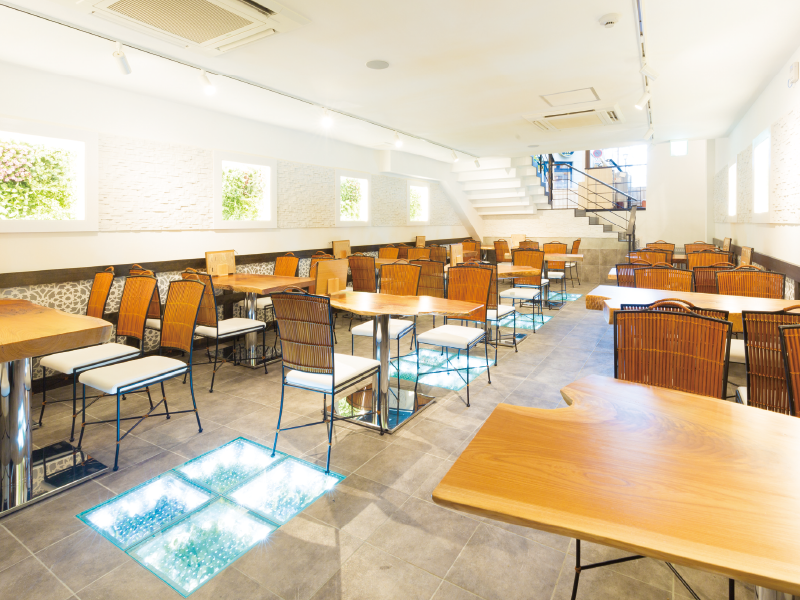 『McQueen』グルメ通必見の肉バル&カフェ、カジュアルパーティーはお任せ!