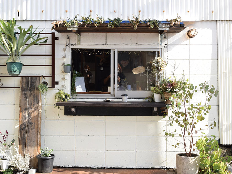 ヨーロッパの小部屋のような可愛いコーヒースタンドがOPEN