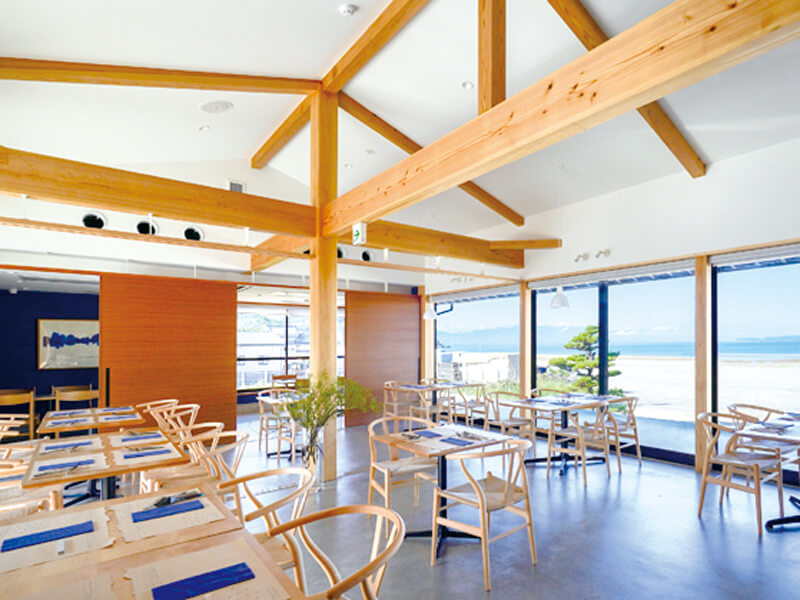 父母ヶ浜に臨むフォトジェニックカフェ