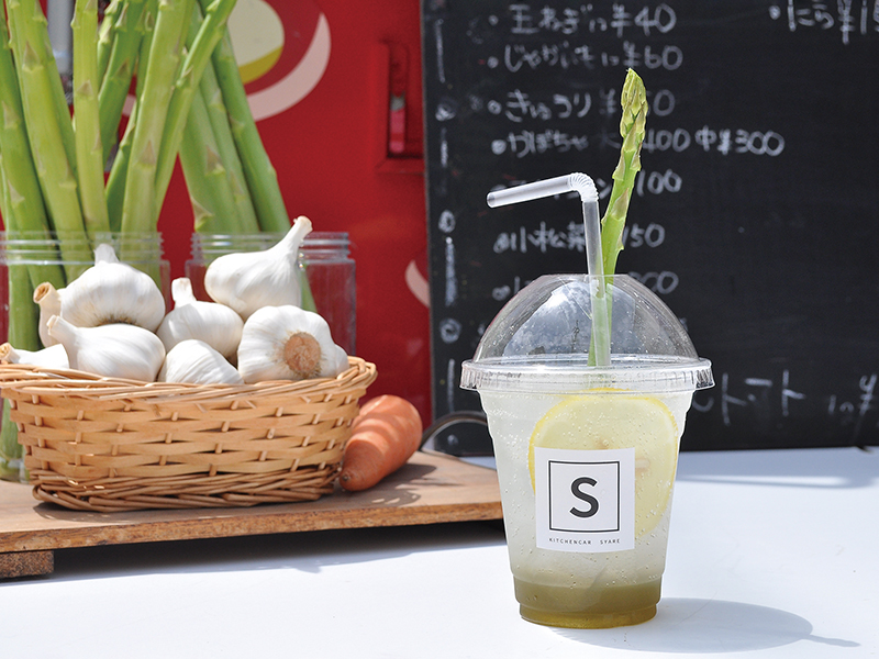 採れたての美味しさを農園から直送!オーガニック野菜が並ぶキッチンカー
