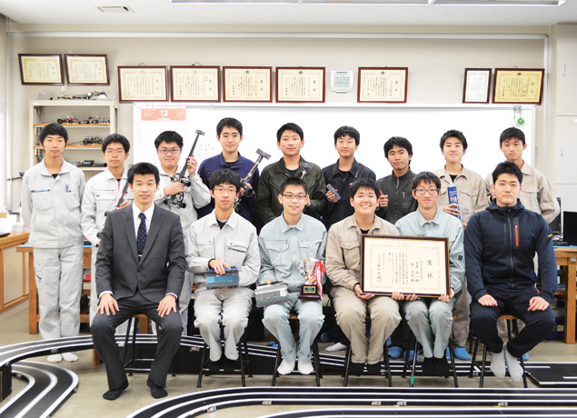 高校生ロボット相撲全国大会で高松工芸高校が優勝・準優勝！