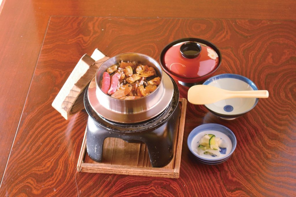 目の前で炊き上がる釜飯に感動！湯気まで美味しい幸せごはん