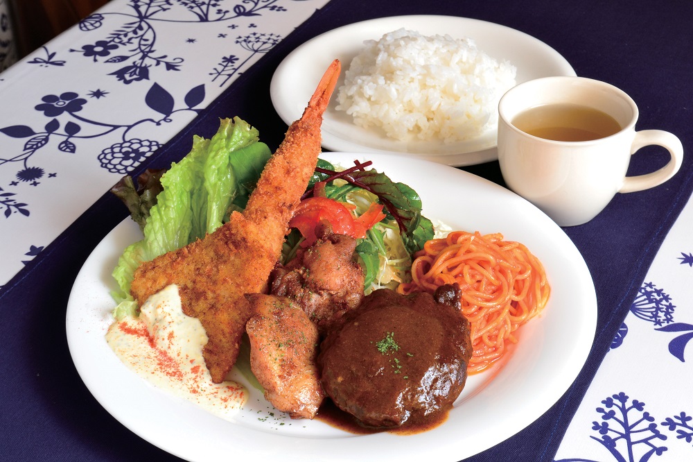 『洋食屋　Takechi』記念日やパーティーにもぴったりな豪華3段プレートにお子様も大喜び！