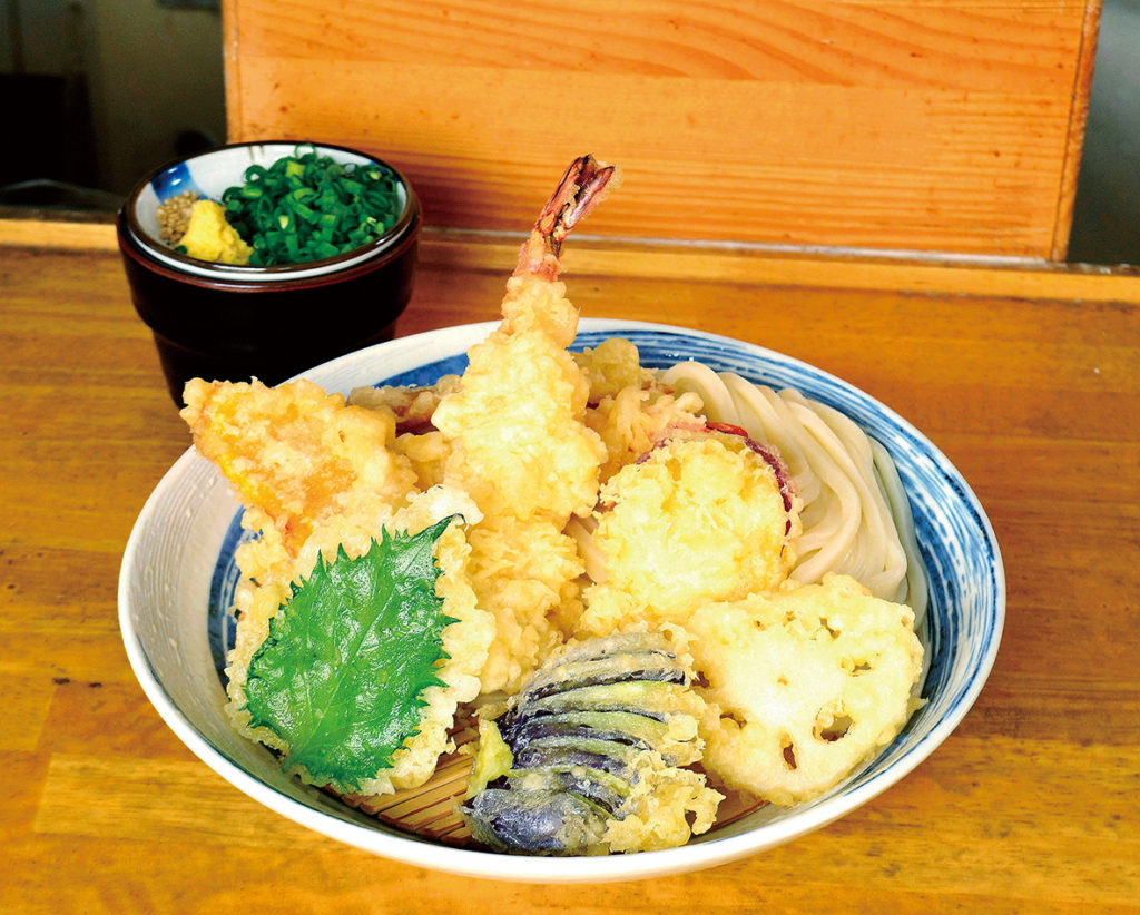 慶応２年創業の老舗・ヤマセ醤油を実家に持つ店主が営む人気店