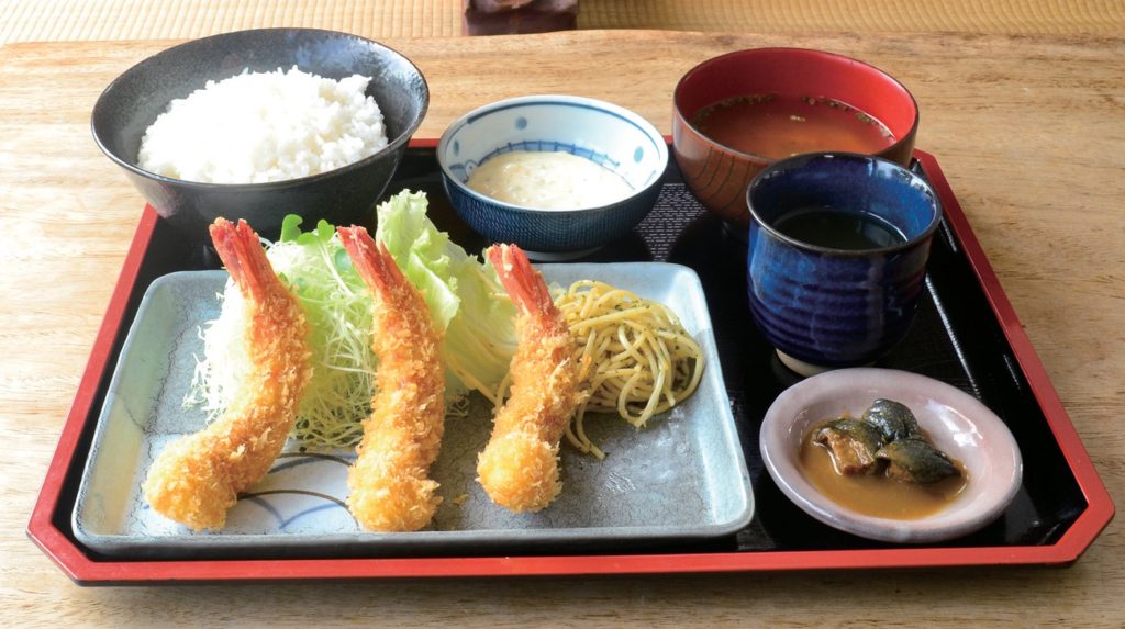 揚げたての衣が香ばしい絶品とんかつ定食に注目！