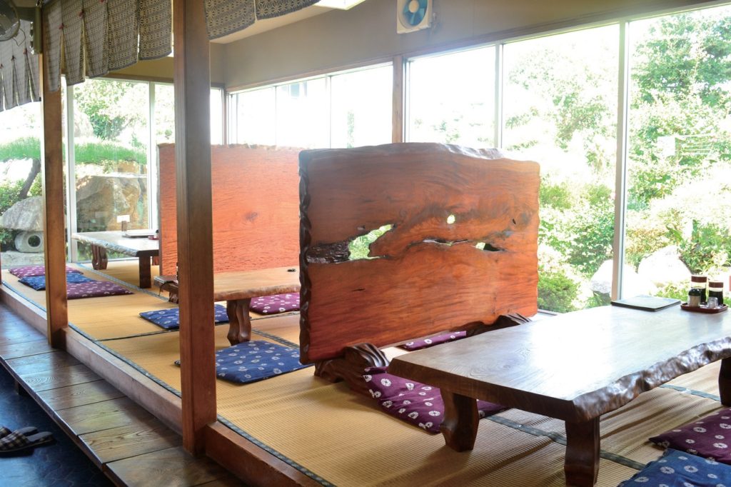 揚げたての衣が香ばしい絶品とんかつ定食に注目！