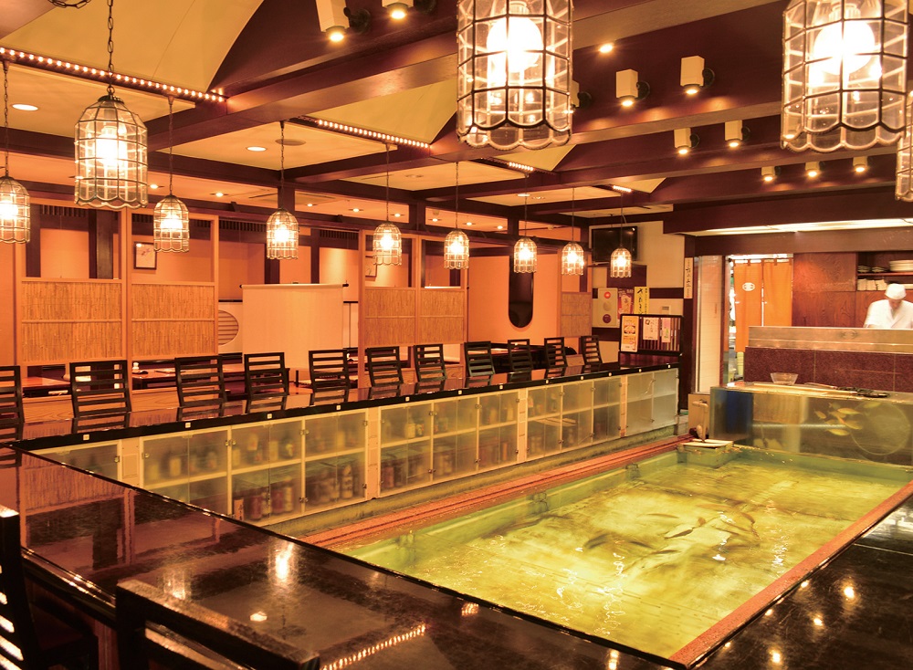 『天勝 本店』プリプリの大えび3尾と野菜の天ぷらで豪華なランチタイムを