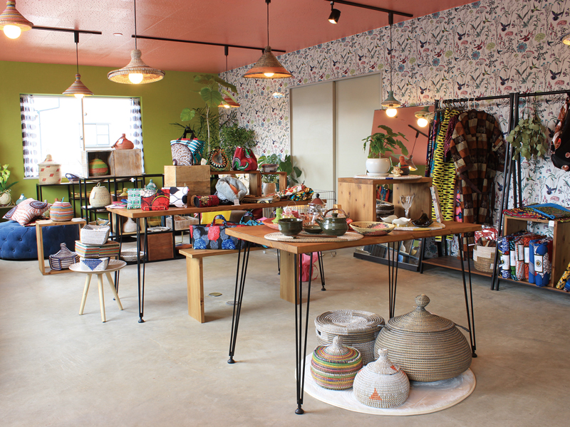 セネガルの手仕事に触れられる色彩溢れる楽しい雑貨屋さん