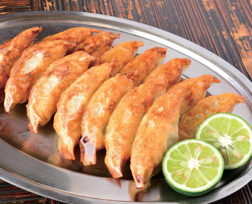 『せんもん 寺岡商店 丸亀本店』すだち果汁の爽やかさが美味しさを引き立てる香川から世界に羽ばたく餃子界のスター