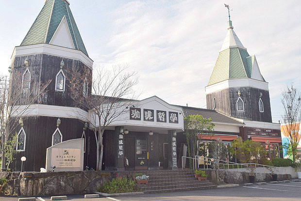 『カフェレストラン珈琲哲學』5種類の魚介をのせた贅沢パスタは「珈琲哲學」の特製ダシが決め手！