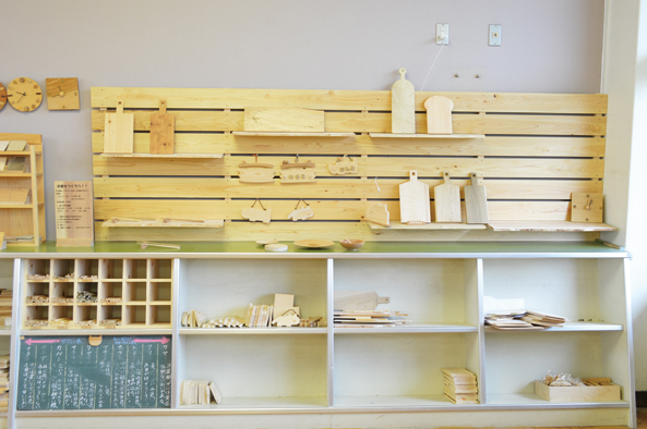 『なかよしライブラリー Tomo Craft』木の魅力とものづくりの楽しさに出会えるSHOP