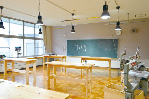 『なかよしライブラリー Tomo Craft』木の魅力とものづくりの楽しさに出会えるSHOP