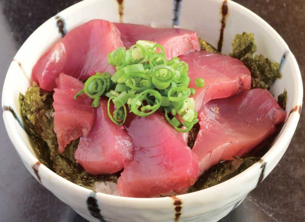 『土佐自在家　鍛冶屋町本店』毎日仕入れる新鮮で状態の良い高知県産カツオを特製タレで漬けたお店自慢の逸品！！