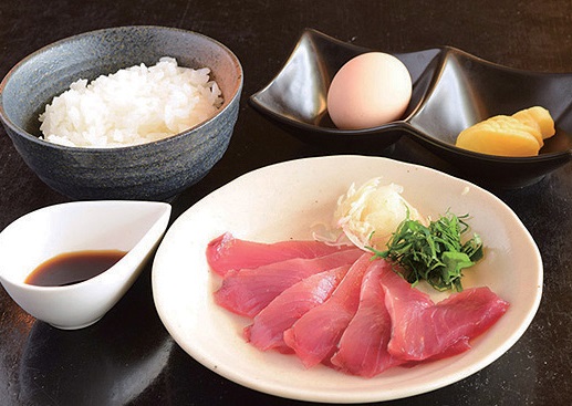 『土佐自在家　鍛冶屋町本店』毎日仕入れる新鮮で状態の良い高知県産カツオを特製タレで漬けたお店自慢の逸品！！