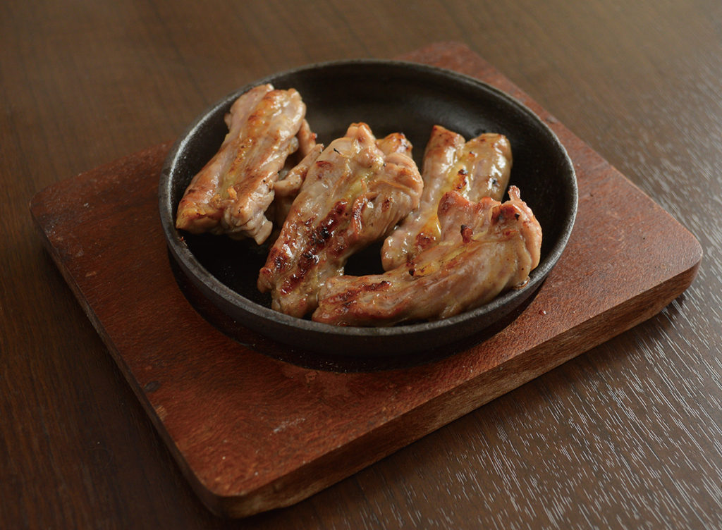 焼いても美味しさ抜群の「種鶏」を使用した料理が味わえる居酒屋