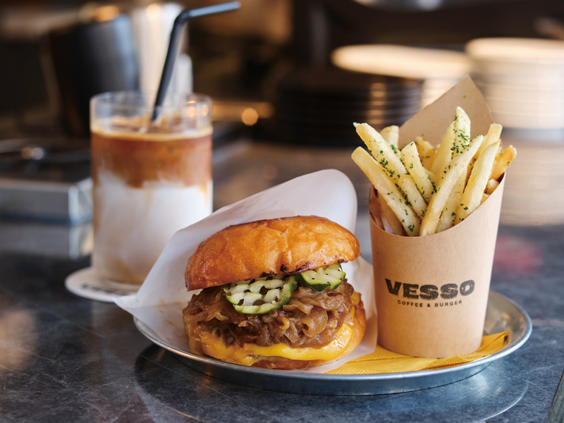 『VESSO Coffee&Burger　べッソ コーヒー＆バーガー』県内では数少ないスタイル ダイナーカフェがNEW OPEN！【香川県高松市瓦町】