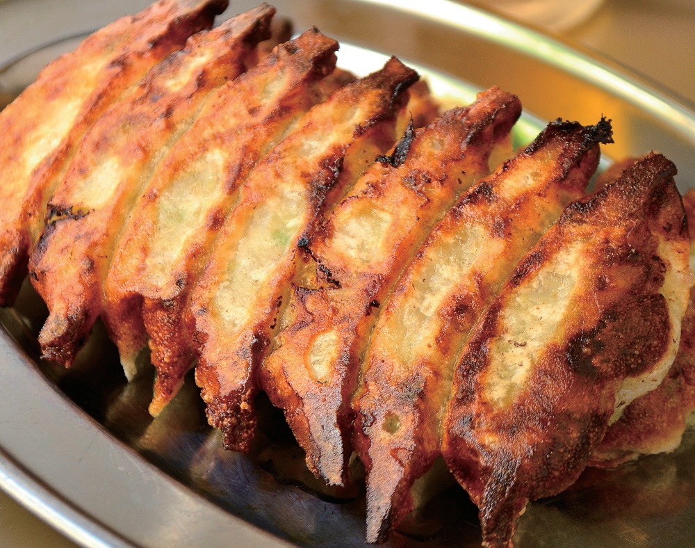 『屋台風餃子居酒屋 わび＊さび』朝５時まで多くのお客様で賑わう真夜中の餃子天国！