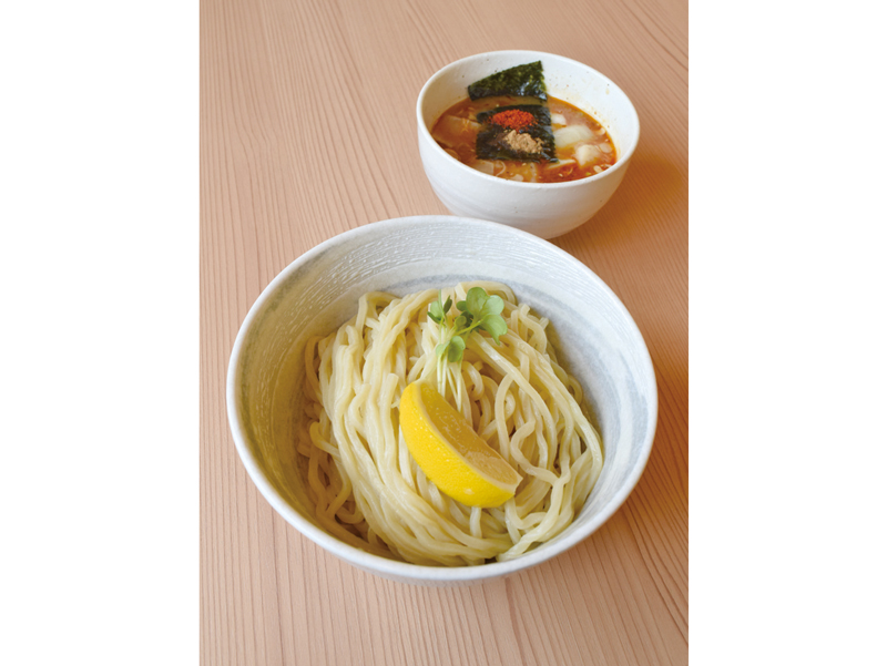 唯一無二の濃厚魚介スープのつけそばで大満足