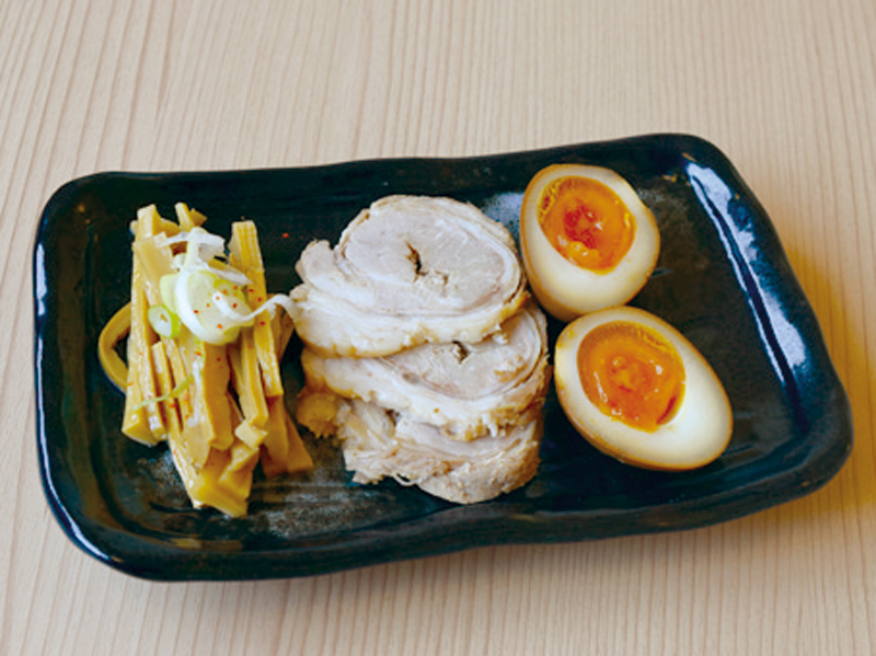 唯一無二の濃厚魚介スープのつけそばで大満足