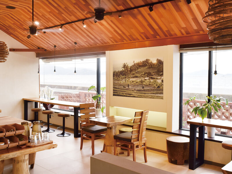 ゆったりとした南国の時間が流れるバリ料理「ナシチャンプルー」専門店