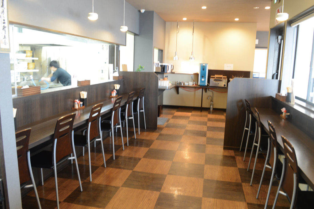 『手打ちうどん　渡辺』エッジの効いたつややかな麺