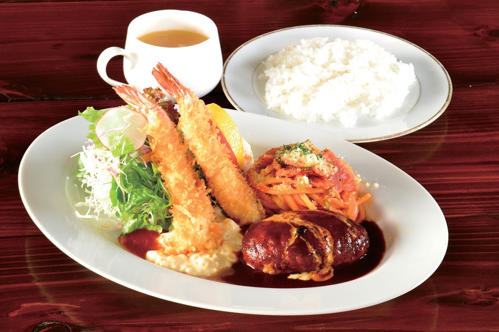 『洋食　やまねこ』大人気メニューが3種類のった1プレートランチを親子で楽しもう