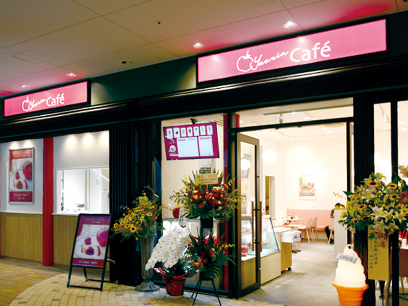 『やおりんカフェ 丸亀町グリーン店』りんご飴でお馴染みの「やおりんカフェ」がカフェスペースを拡大しリニューアル！【香川県高松市丸亀町】