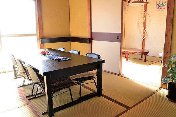 『よつば食堂』揚げたて唐揚げに箸が止まらない！柔らかモモ肉とパリッと衣が奏でる美味ハーモニー